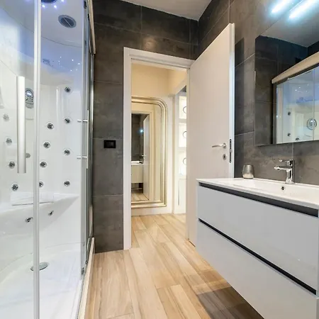 Fashion Silver Apartman